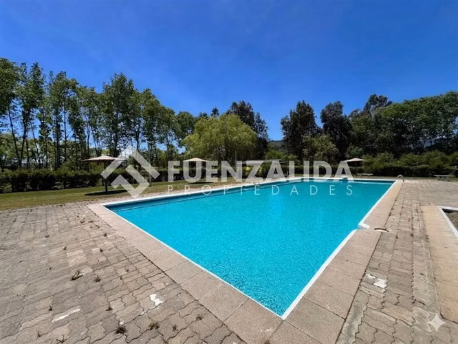 Casa en venta de 5 dorm. 3 baños en condominio en Colbún