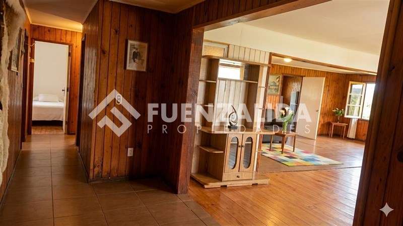 Casa en venta de 5 dorm. 3 baños en condominio en Colbún