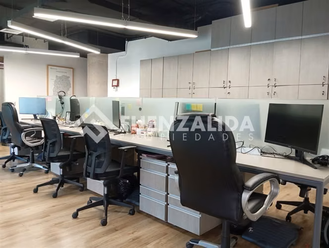 Oficina Los Dominicos con Excelente Conectividad y Seguridad - Imagen 11
