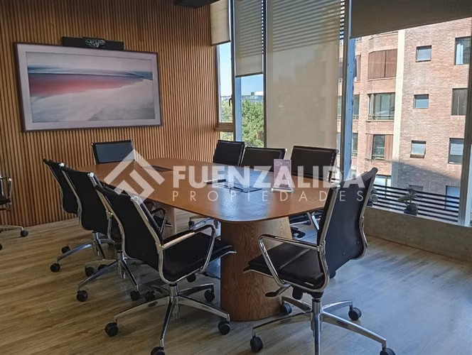 Oficina Los Dominicos con Excelente Conectividad y Seguridad - Imagen 3