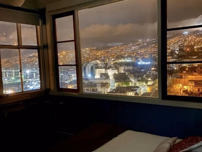ARRIENDO / VENTA PROPIEDAD COMERCIAL (HOSTAL).  VALPARAISO