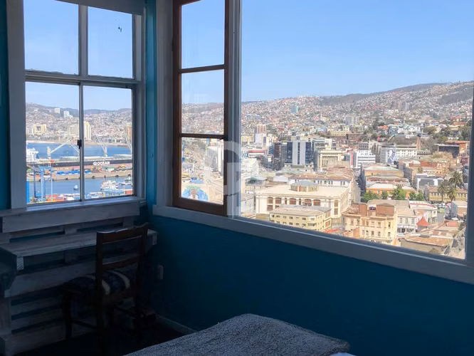 ARRIENDO / VENTA PROPIEDAD COMERCIAL (HOSTAL).  VALPARAISO