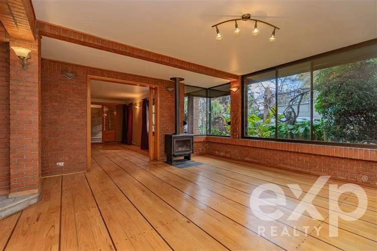 Casa premium en Lo Cañas con 1.300 m de terreno y piscina