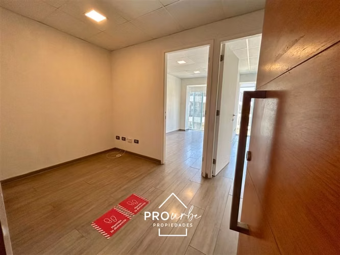 Baja de precio arriendo 2 privados más recepción