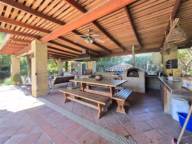 Casa en venta en Chicureo Santa Ester con piscina y quincho
