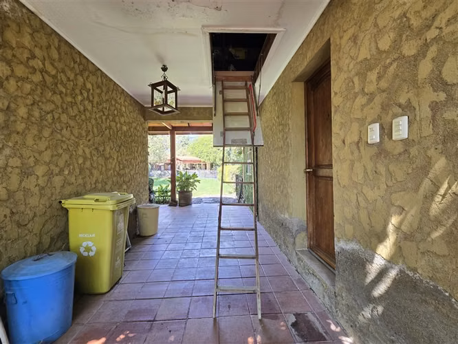 Casa en venta en Chicureo Santa Ester con piscina y quincho