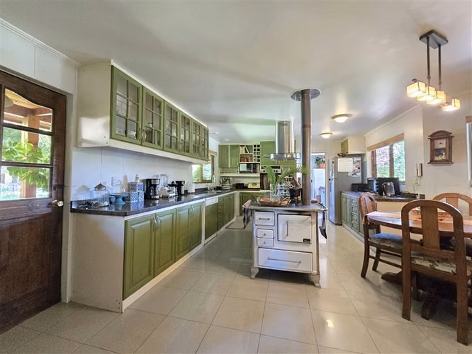 Casa en venta en Chicureo Santa Ester con piscina y quincho