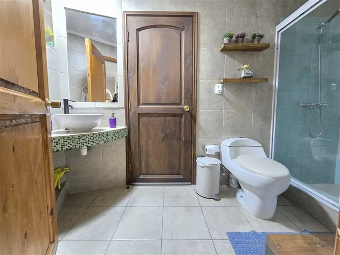 Casa en venta en Chicureo Santa Ester con piscina y quincho
