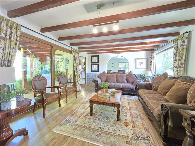 Casa en venta en Chicureo Santa Ester con piscina y quincho