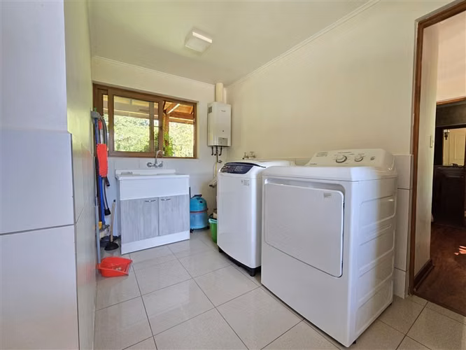 Casa en venta en Chicureo Santa Ester con piscina y quincho
