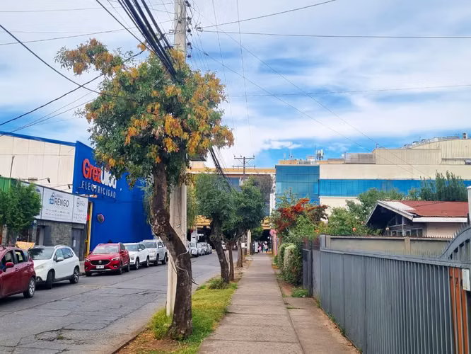 Arriendo Comercial Central Amplia y Luminosa