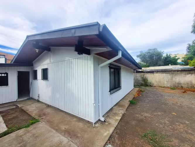Arriendo Comercial Central Amplia y Luminosa