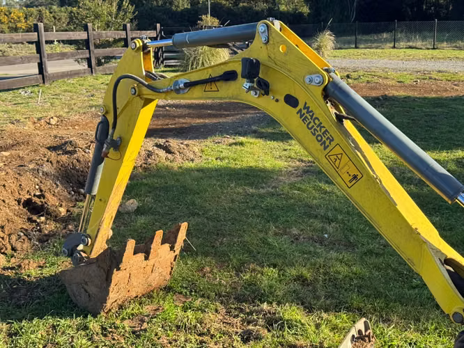 Mini Excavadora - Optima por no uso, solo 304 horas
