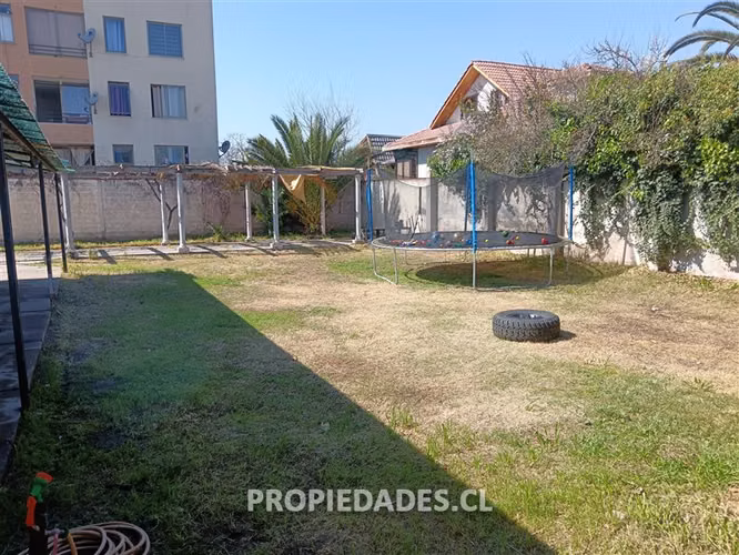 Casa en venta de 4 dorm. en Maipú / Terreno 1.168 mt2