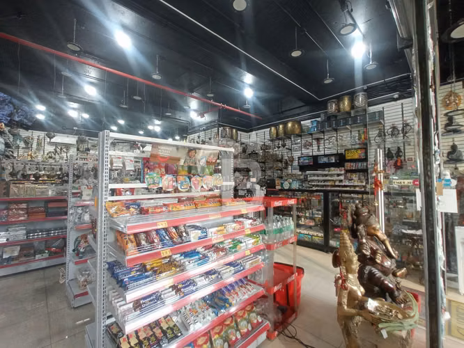 Local comercial, con extracción de olores, metro Manquehue
