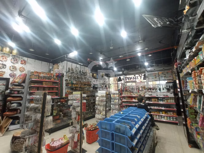 Local comercial, con extracción de olores, metro Manquehue
