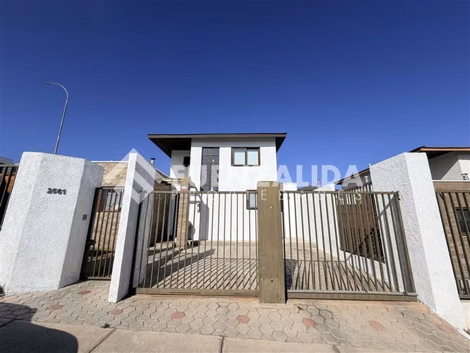 Casa en venta de 4 dorm. en La Reserva