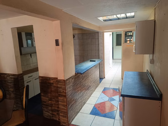 VENDO CASA DOS PISOS, 3DOR. AMPLIOS, LIVING-COMEDOR, COCINA AMERICANA
