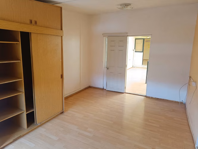VENDO CASA DOS PISOS, 3DOR. AMPLIOS, LIVING-COMEDOR, COCINA AMERICANA