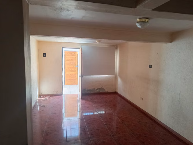 VENDO CASA DOS PISOS, 3DOR. AMPLIOS, LIVING-COMEDOR, COCINA AMERICANA