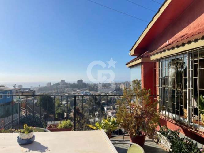 Casa con terraza y vista en Valparaíso. - Imagen 12