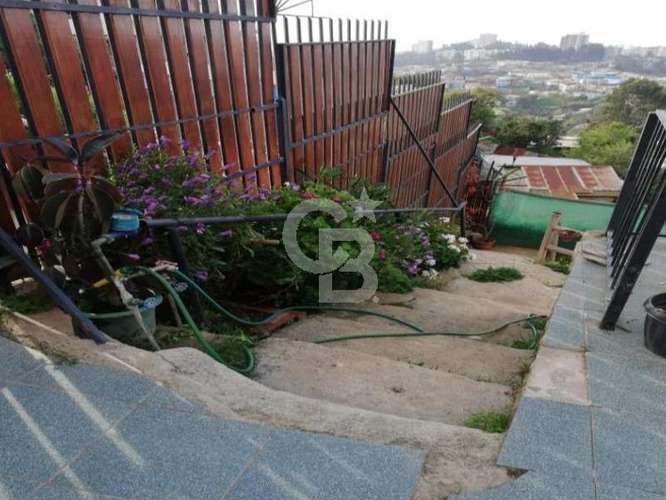 Casa con terraza y vista en Valparaíso. - Imagen 11