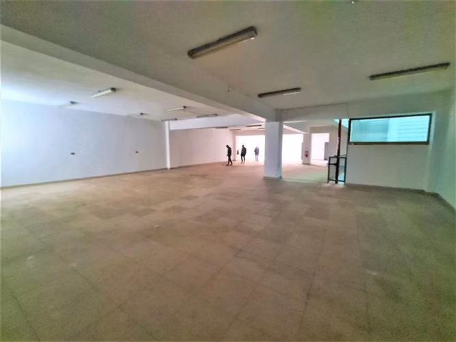 Galpón hormigón | Todo un piso  | 367 m2 | Detrás Universidad católica.