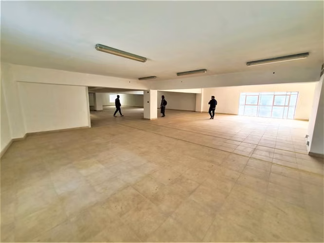 Galpón hormigón | Todo un piso  | 367 m2 | Detrás Universidad católica.
