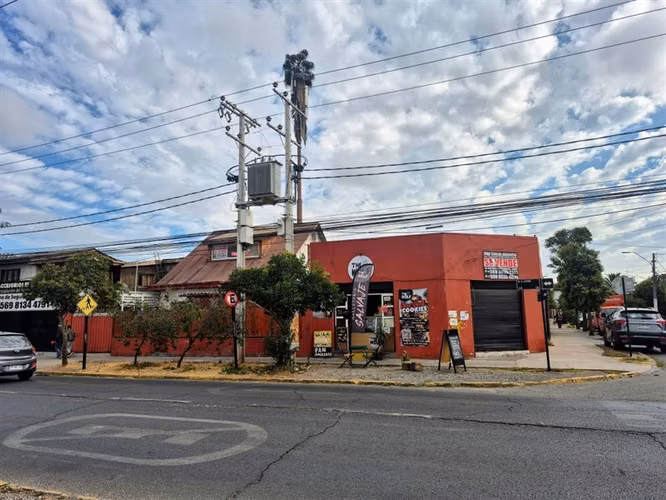 Casa en venta de 5 dorm. con 2 locales comer. en La Cisterna
