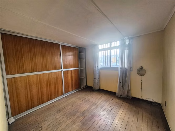 Casa en venta de 5 dorm. con 2 locales comer. en La Cisterna