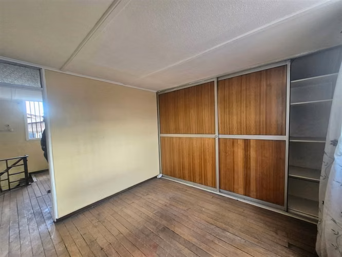 Casa en venta de 5 dorm. con 2 locales comer. en La Cisterna