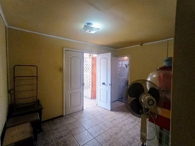 Casa en venta de 5 dorm. con 2 locales comer. en La Cisterna