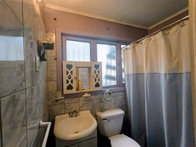 Casa en venta de 5 dorm. con 2 locales comer. en La Cisterna