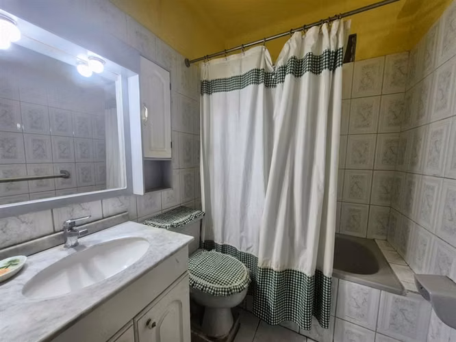Casa en venta de 5 dorm. con 2 locales comer. en La Cisterna