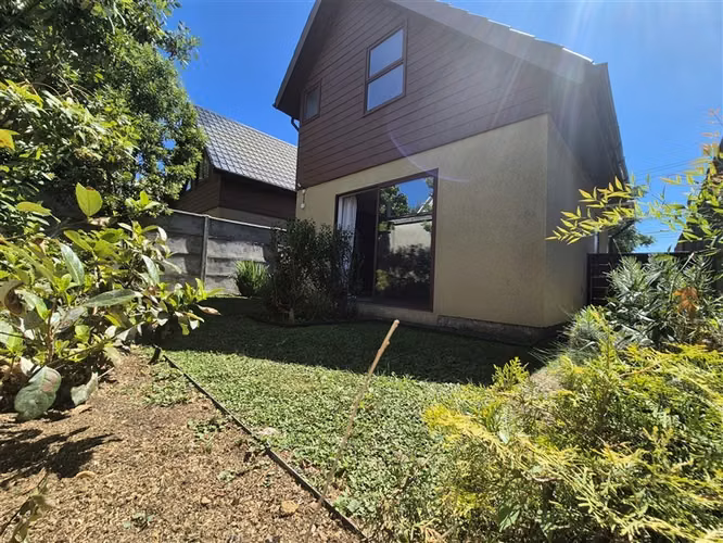 Casa Nueva en venta de 3 dorm. 3 baños en Los Angeles