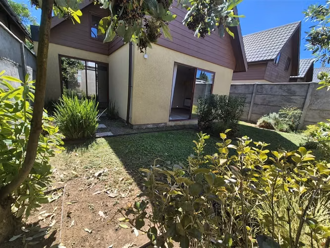 Casa Nueva en venta de 3 dorm. 3 baños en Los Angeles