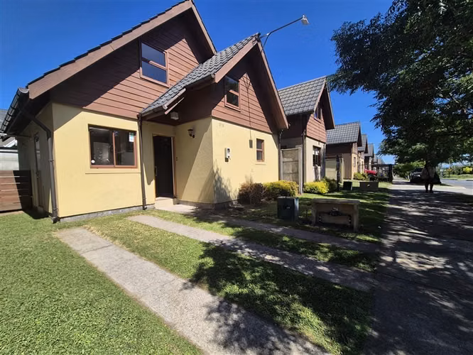 Casa Nueva en venta de 3 dorm. 3 baños en Los Angeles