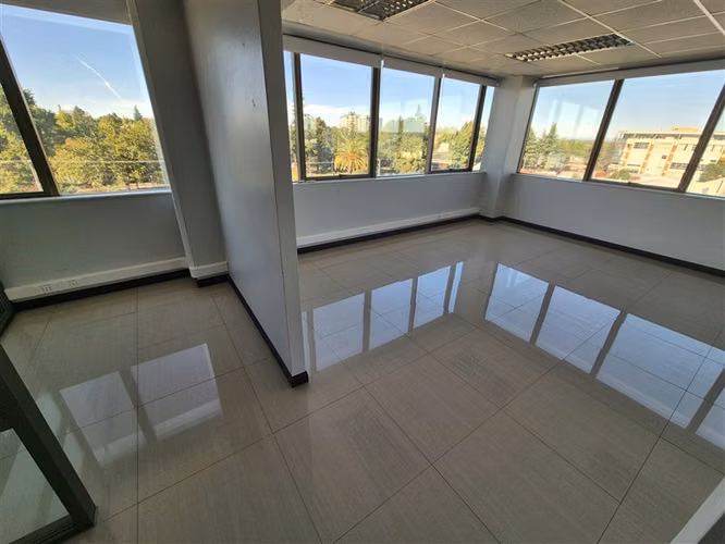 Amplia Oficina en arriendo en Los Angeles