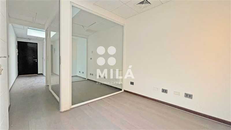 Oficina Estoril, 2 privados, estacionamiento y bodega