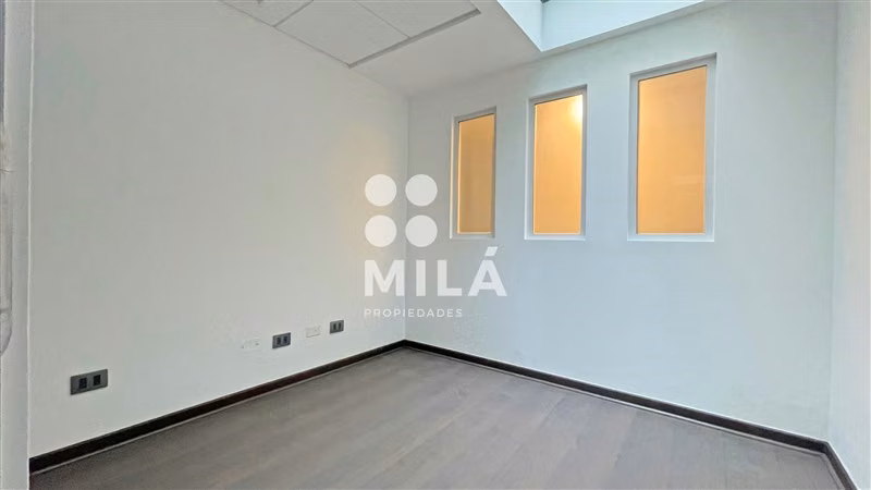 Oficina Estoril, 2 privados, estacionamiento y bodega