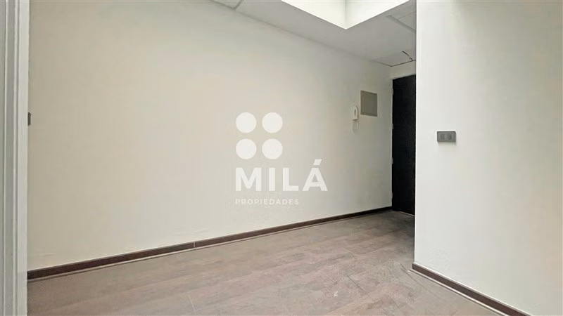 Oficina Estoril, 2 privados, estacionamiento y bodega