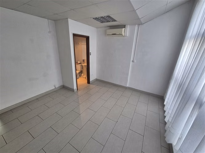 Oficina de 2 ambientes en arriendo en Los Angeles