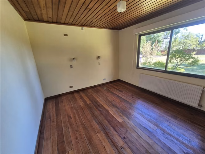 Casa de quinta, en arriendo de 6 dorm. en Los Angeles