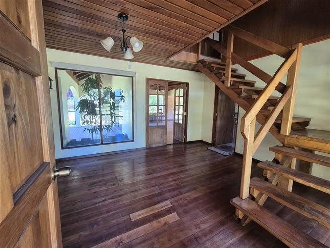 Casa de quinta, en arriendo de 6 dorm. en Los Angeles
