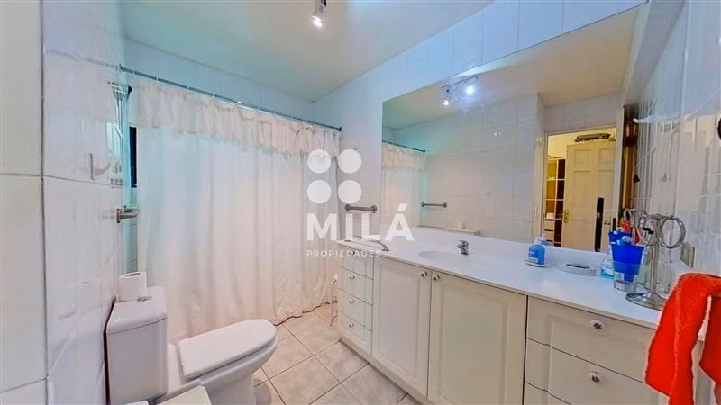 Casa colonial buen estado, terreno 3.7h. Derechos de agua