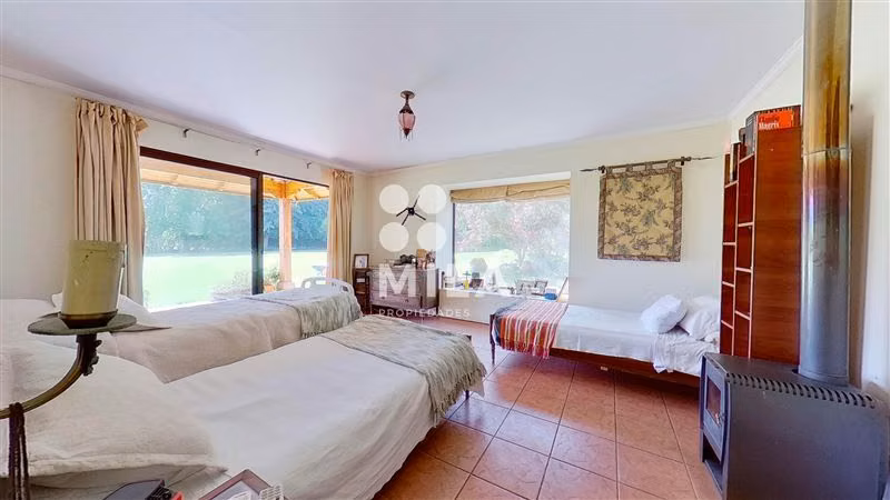 Casa colonial buen estado, parque y terreno 3.7h