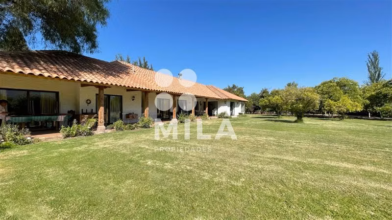 Casa colonial buen estado, parque y terreno 3.7h