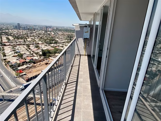 Vistas despejadas, seminuevo con estacionamiento y bodega - Imagen 7