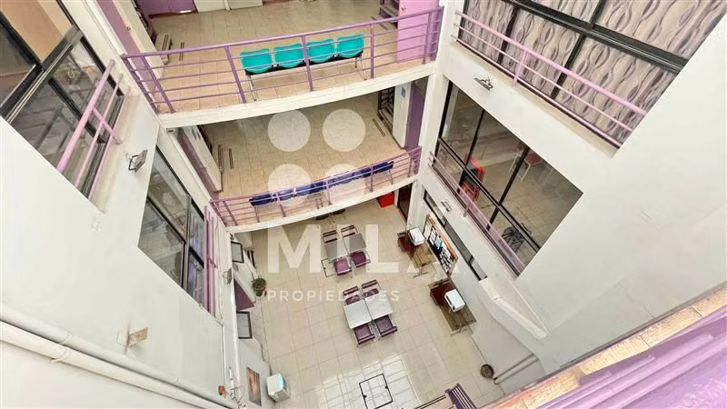 30% Bajo tasación. Edificio de 4 pisos de múltiples espacios