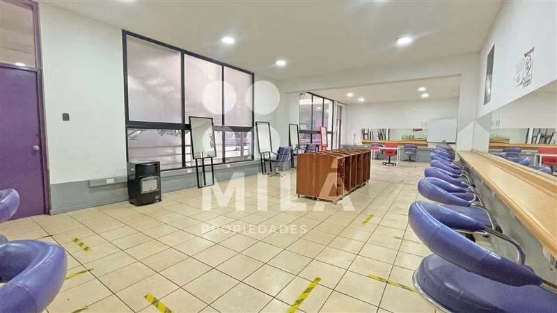 25% Bajo tasación. Edificio de 4 pisos de múltiples espacios